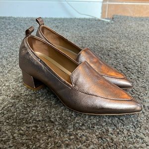 Metallic pumps, size 7